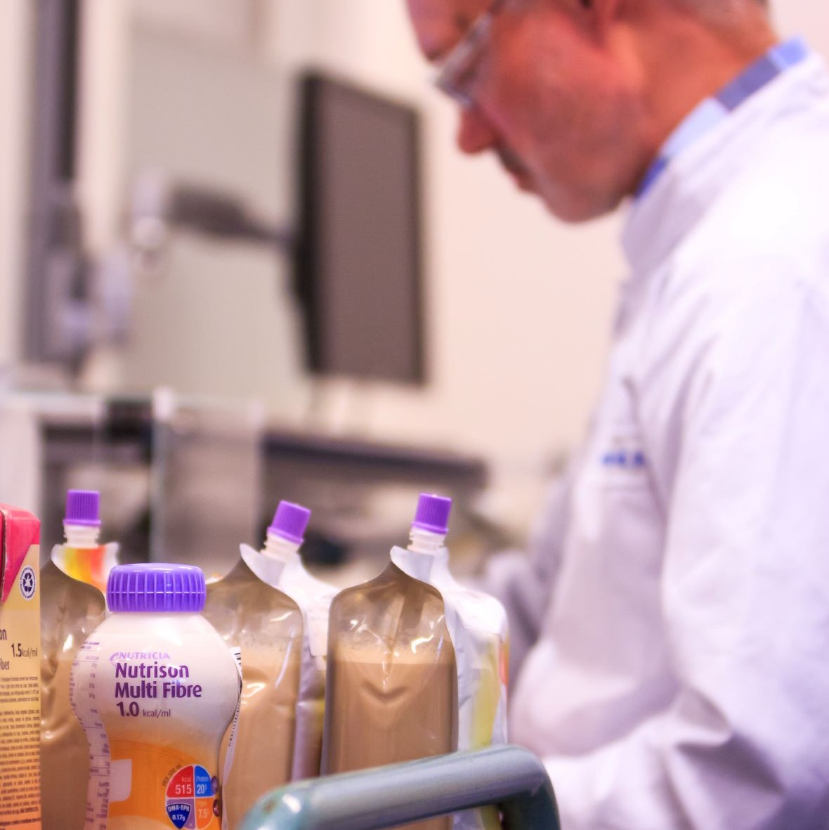 Employee with Nutrison at Zoetermeer Supply Point